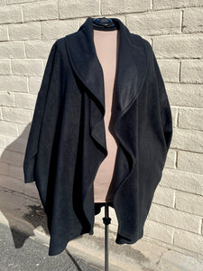 Cozy Coat - size Large - Black